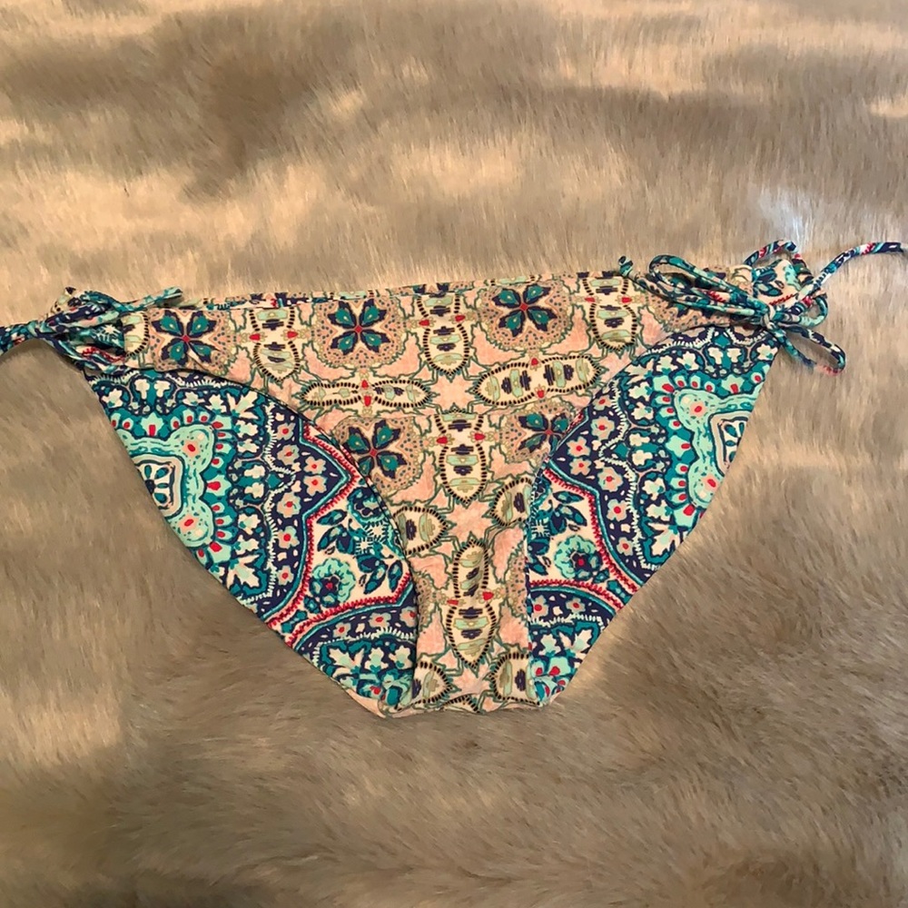 Athleta reversible bikini bottom Size M